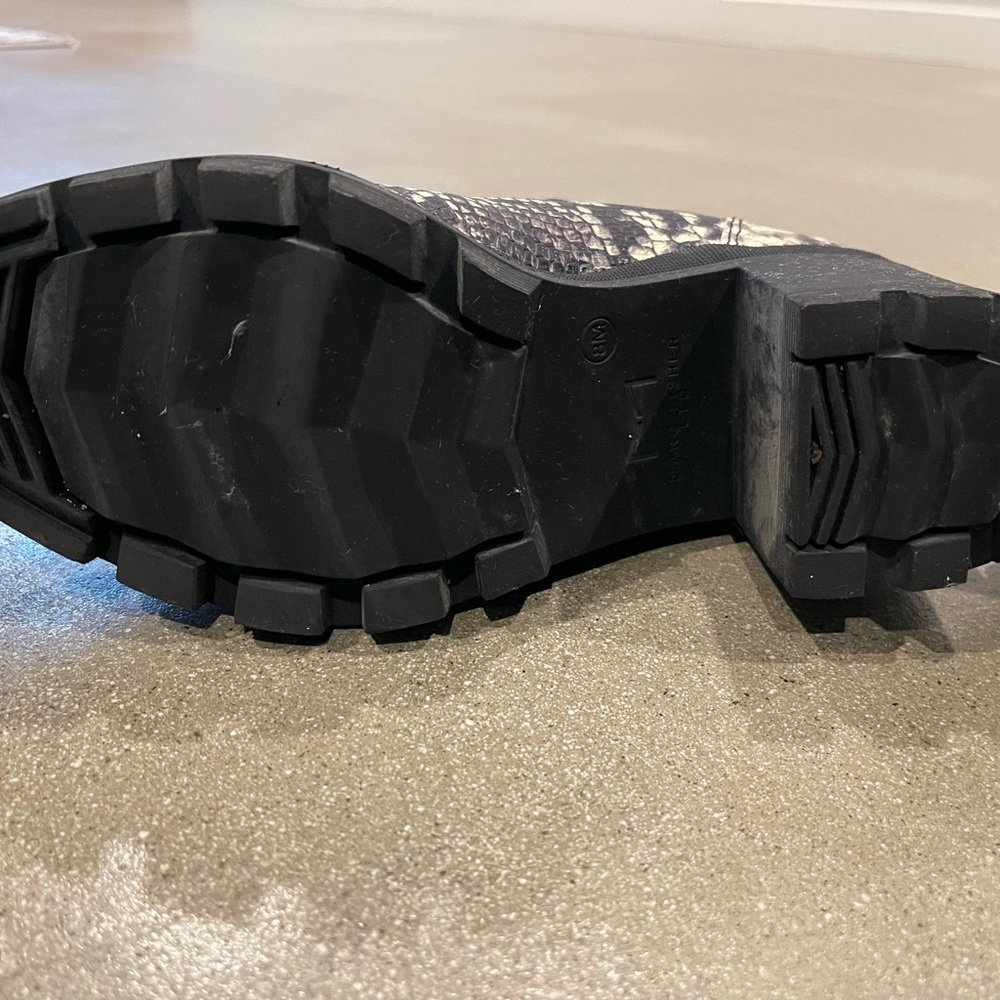 Marc Fisher Lanie Faux Leather Snakeskin Combat Boots Size 8 - Picture 8 of 10